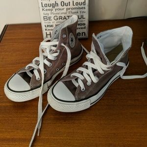 Grey Converse Tennis Shoes